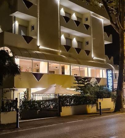 Hotel Beppe Римини Екстериор снимка