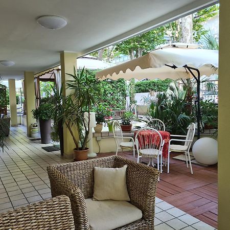 Hotel Beppe Римини Екстериор снимка
