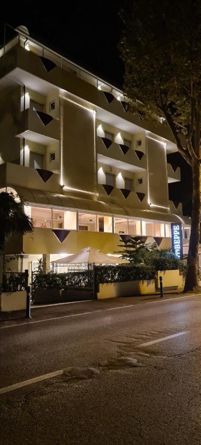 Hotel Beppe Римини Екстериор снимка