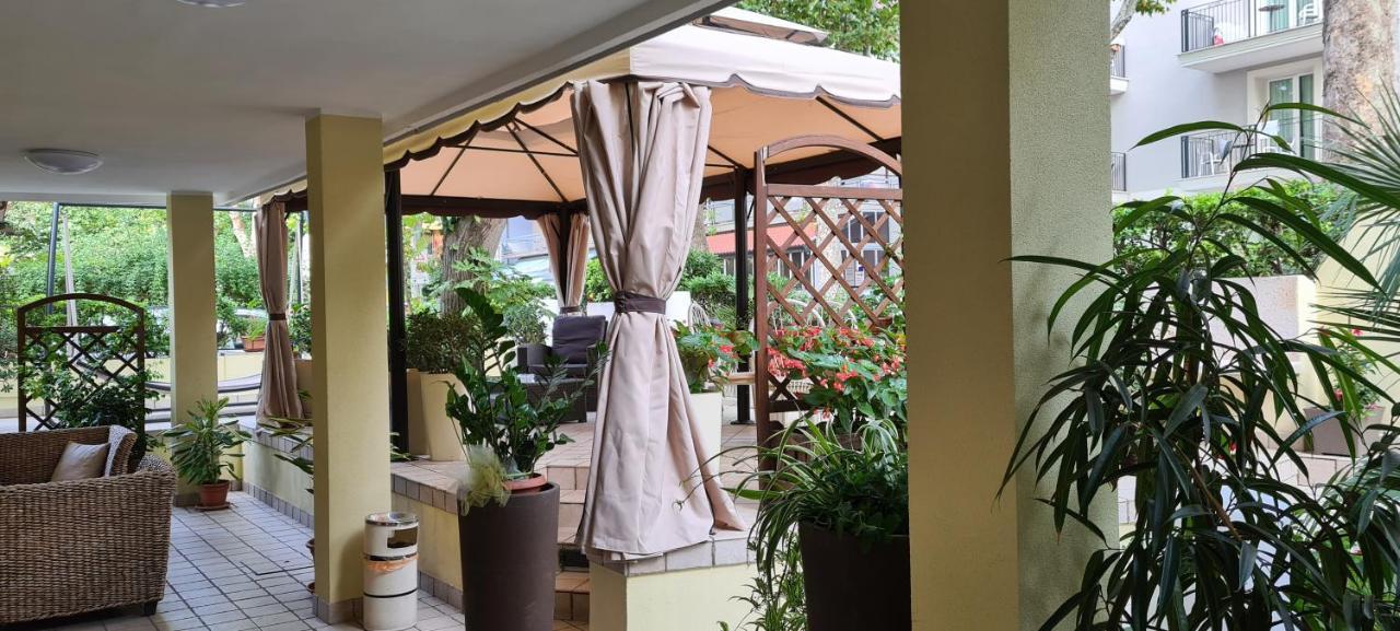Hotel Beppe Римини Екстериор снимка
