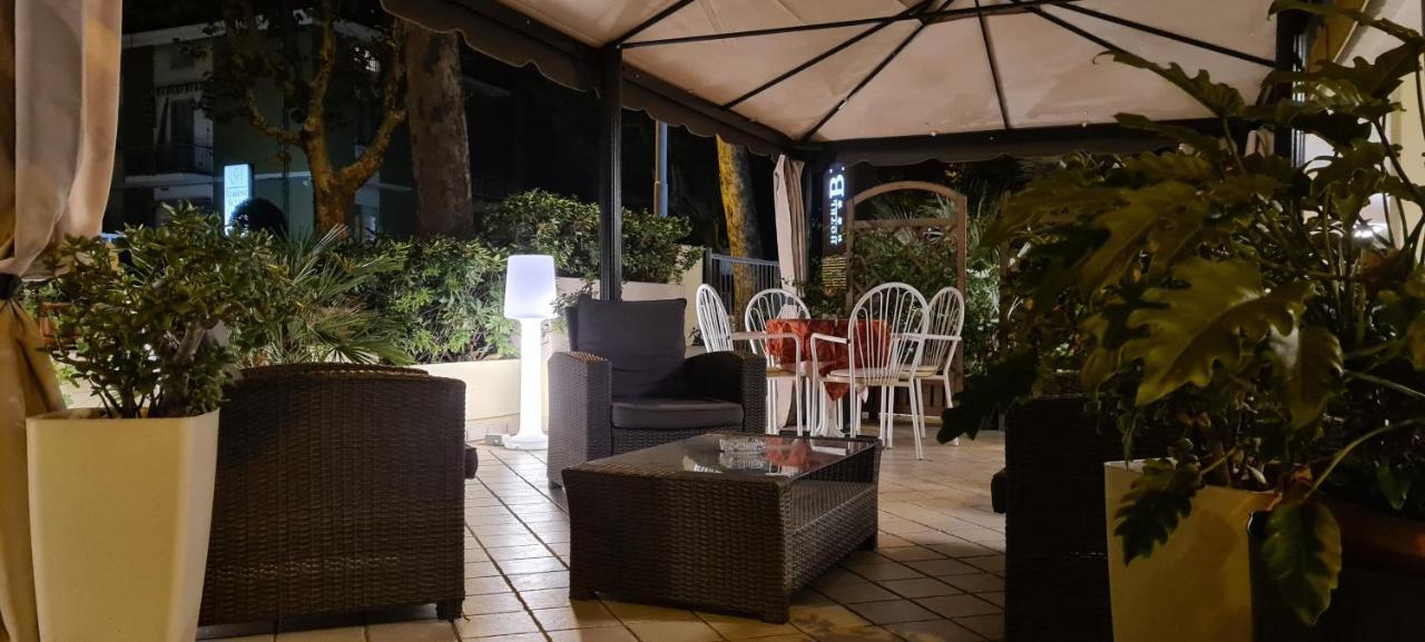 Hotel Beppe Римини Екстериор снимка