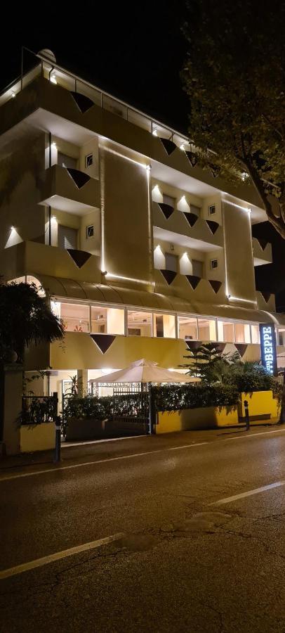 Hotel Beppe Римини Екстериор снимка