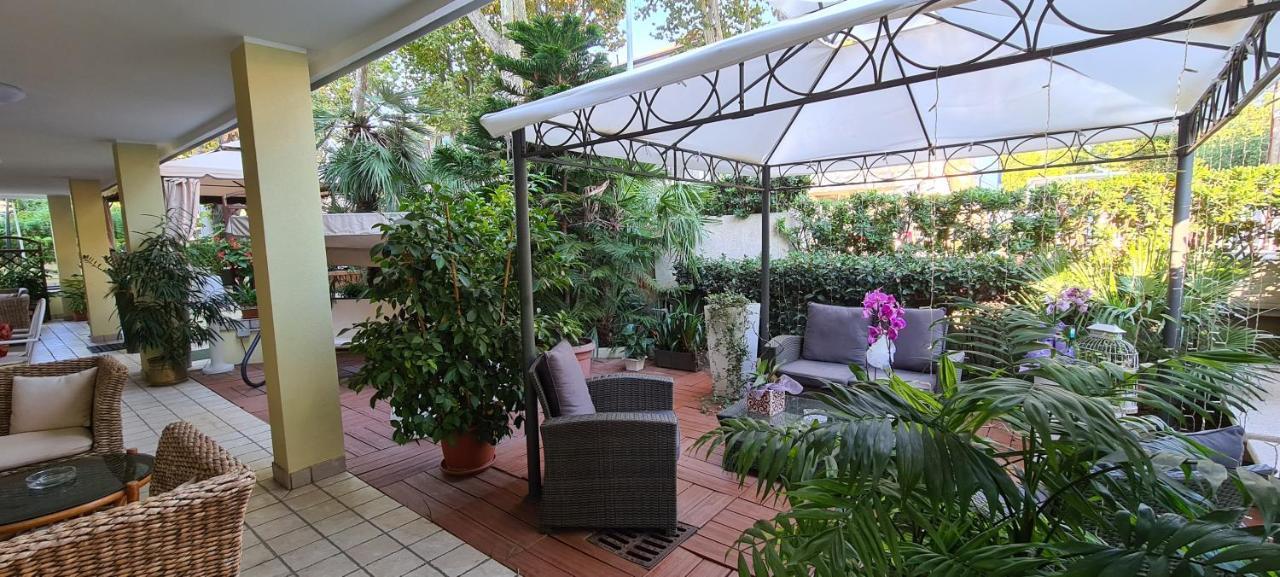 Hotel Beppe Римини Екстериор снимка