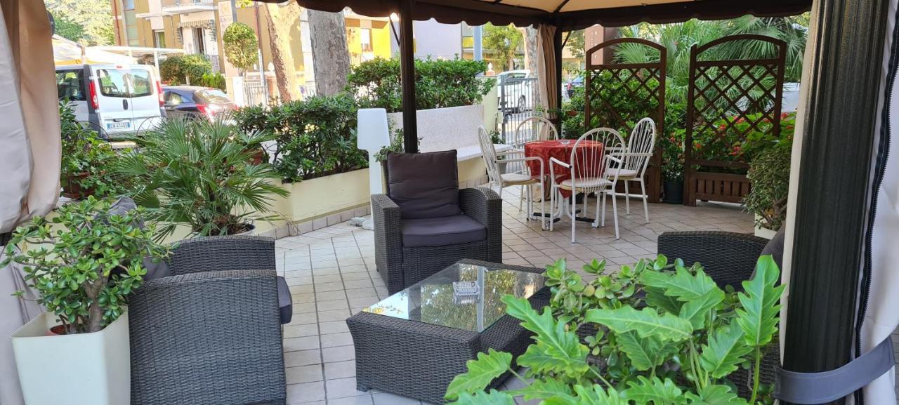 Hotel Beppe Римини Екстериор снимка