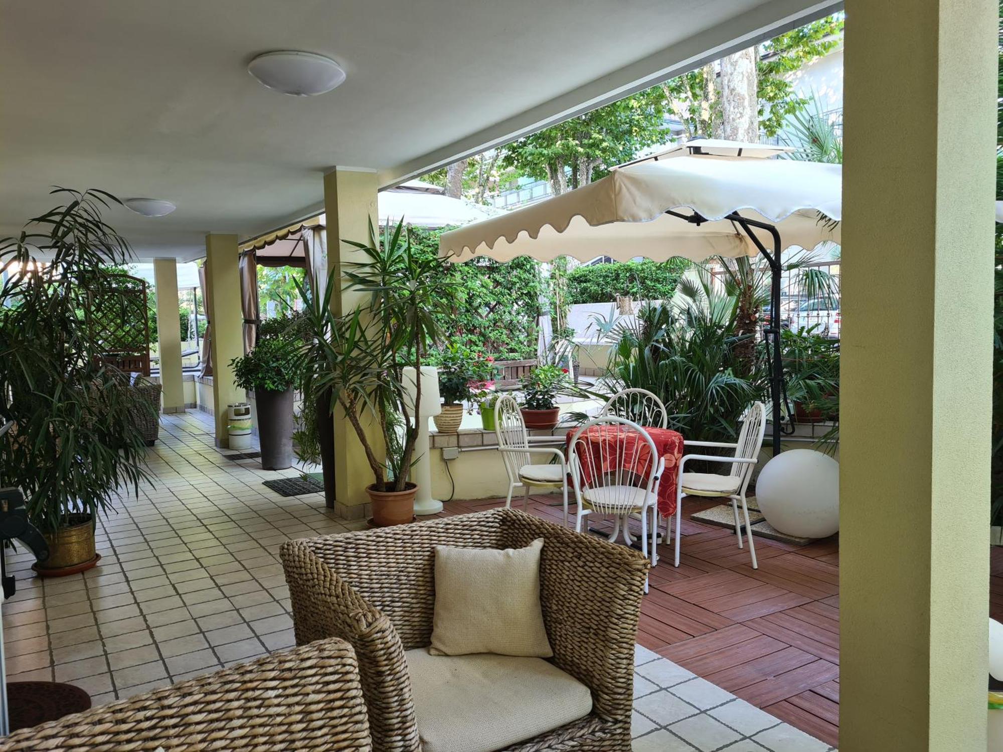 Hotel Beppe Римини Екстериор снимка
