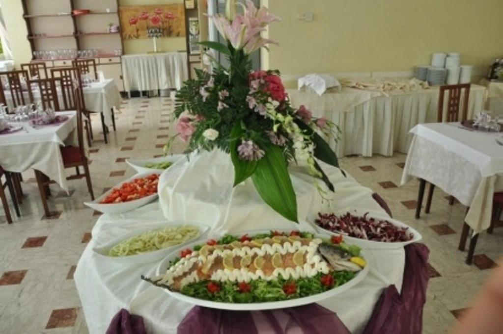 Hotel Beppe Римини Екстериор снимка