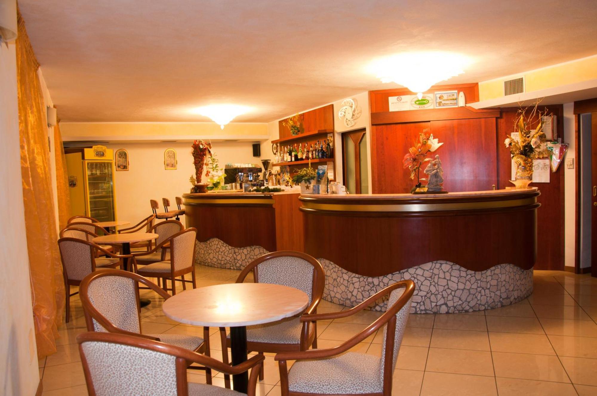 Hotel Beppe Римини Екстериор снимка