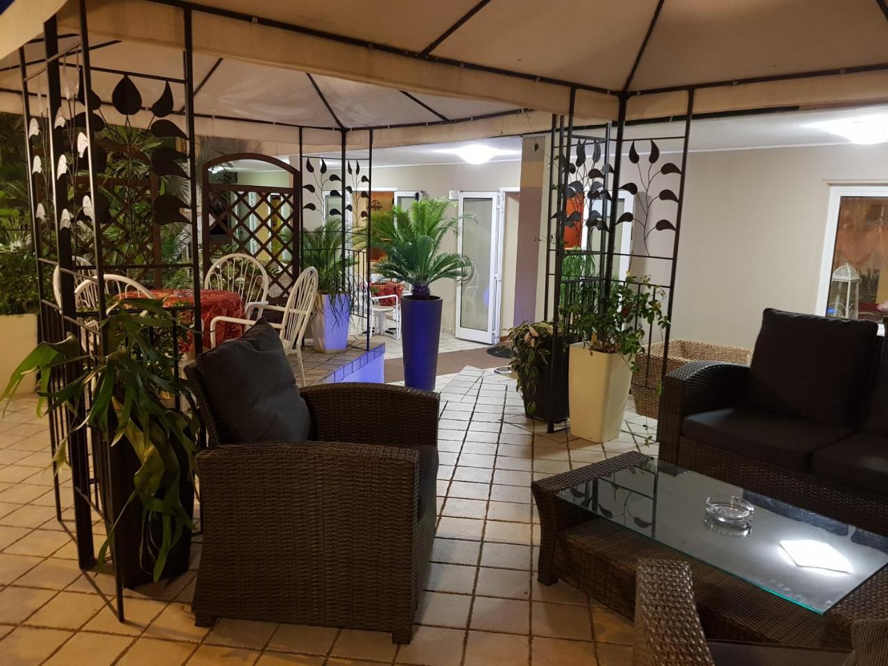 Hotel Beppe Римини Екстериор снимка
