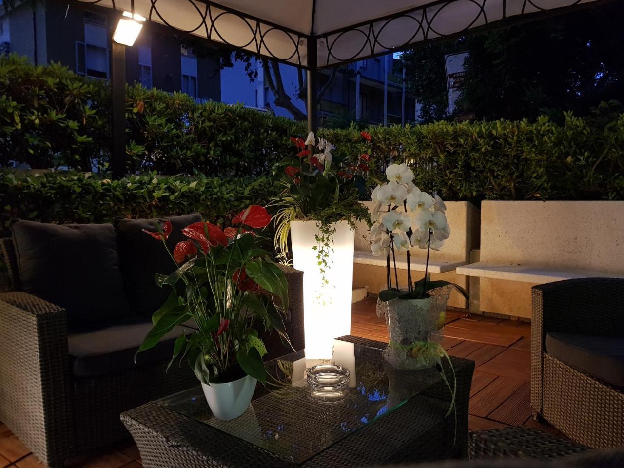 Hotel Beppe Римини Екстериор снимка